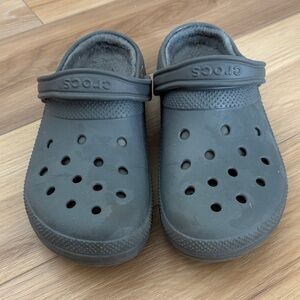 Men’s CROCS  Fleece-Lined Clog in Charcoal